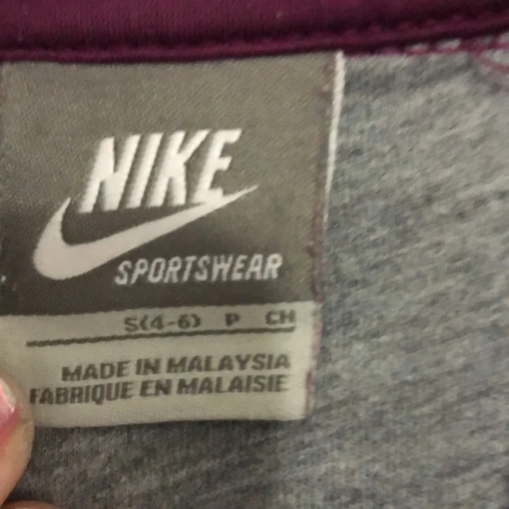 Nike girls full zip jacket size 4-6 plum purple color. Fall school FINAL‎ PRICE